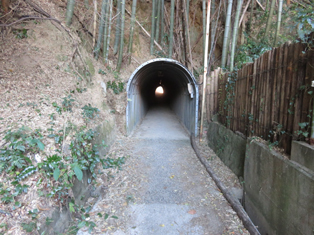 軍用トンネル画像